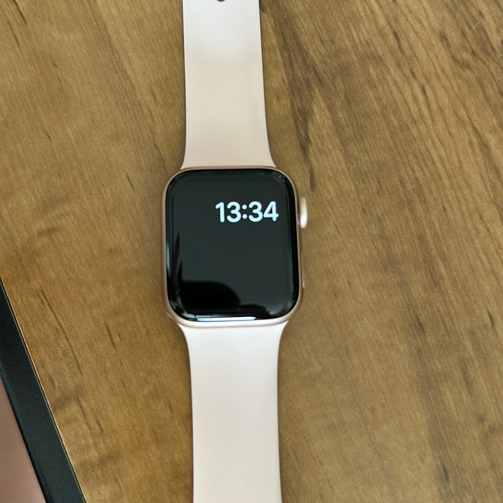 Rose Gold Apple Watch Series 5 40MM